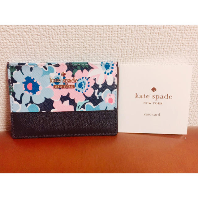 kate spade new york(ケイトスペードニューヨーク)の【megastardum様】ケイトスペード 定期入れ カードケース デイジー レディースのファッション小物(名刺入れ/定期入れ)の商品写真