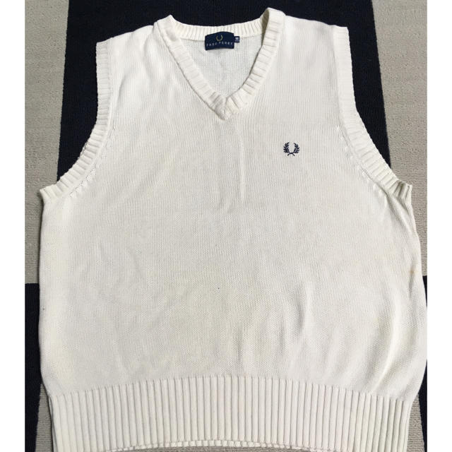 FRED PERRY(フレッドペリー)のフレッドペリー  fredperry ニット ベスト 古着 ホワイト 白 メンズのトップス(ベスト)の商品写真