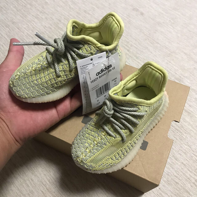 adidas(アディダス)のadidas YEEZY Boost 350 v2 “ANTLIA” キッズ/ベビー/マタニティのベビー靴/シューズ(~14cm)(スニーカー)の商品写真