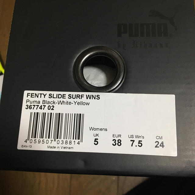 PUMA(プーマ)の新品！PUMA FENTYプーマ フェンティ  サンダル レディースの靴/シューズ(サンダル)の商品写真