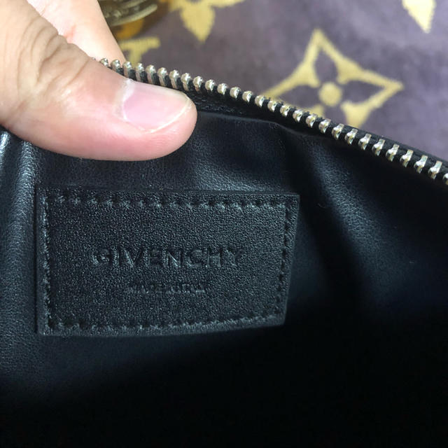 GIVENCHY(ジバンシィ)のGIVENCHYクラッチバッグ メンズのバッグ(セカンドバッグ/クラッチバッグ)の商品写真