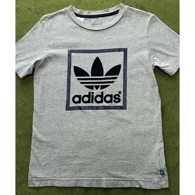 adidas(アディダス)のアディダス Tシャツ 140cm キッズ/ベビー/マタニティのキッズ服男の子用(90cm~)(Tシャツ/カットソー)の商品写真