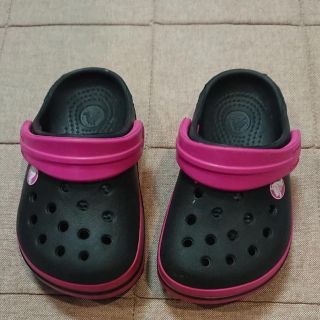 クロックス(crocs)のクロックス 黒 ピンク(サンダル)