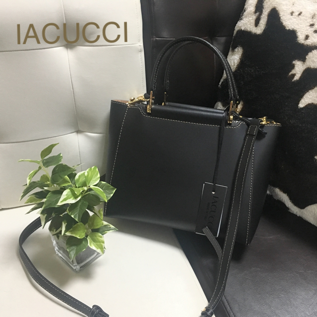 IACUCCI/イアクッチ 持ち手 ビス ミニショルダーバッグ