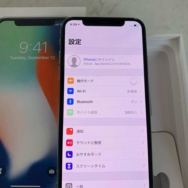 Apple(アップル)のiPhone X 64G simフリー apple store 購入品 シルバー スマホ/家電/カメラのスマートフォン/携帯電話(スマートフォン本体)の商品写真