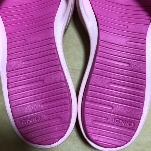 美品 IGNIO ピンク 23〜23.5cm 5本指 レディースの靴/シューズ(サンダル)の商品写真
