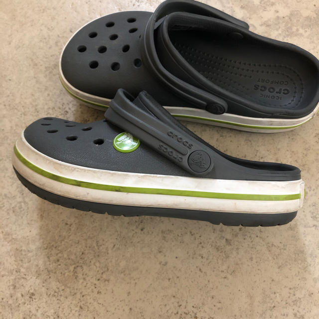 crocs(クロックス)のクロックス キッズサンダル キッズ/ベビー/マタニティのキッズ靴/シューズ(15cm~)(サンダル)の商品写真