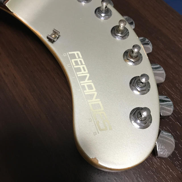 Fernandes(フェルナンデス)のフェルナンデス DEGI-ZO HIPER シルバーメタリック 楽器のギター(エレキギター)の商品写真