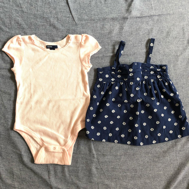 babyGAP(ベビーギャップ)の☆美品☆babyGap 2枚セット　80サイズ キッズ/ベビー/マタニティのベビー服(~85cm)(ロンパース)の商品写真