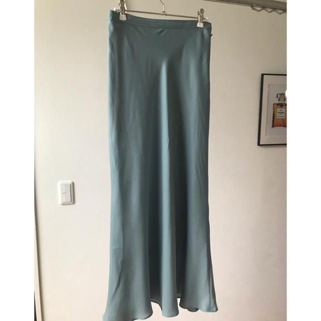 SLOBE IENA(スローブイエナ)の大人気完売商品♡ ペールグリーン サテン風マーメイドスカート レディースのスカート(ロングスカート)の商品写真