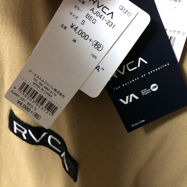 RVCA(ルーカ)のRVCA パッチロゴT ベージュ  Sサイズ メンズのトップス(Tシャツ/カットソー(半袖/袖なし))の商品写真