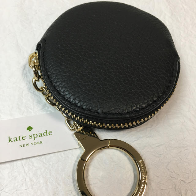 kate spade new york(ケイトスペードニューヨーク)の★お値下中★【新品未使用】ケイトスペード　コインケース　キーホルダー　パール　黒 レディースのファッション小物(キーホルダー)の商品写真