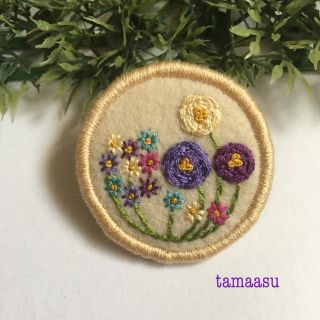 257.お花の刺繍ブローチ✴︎受注製作(コサージュ/ブローチ)