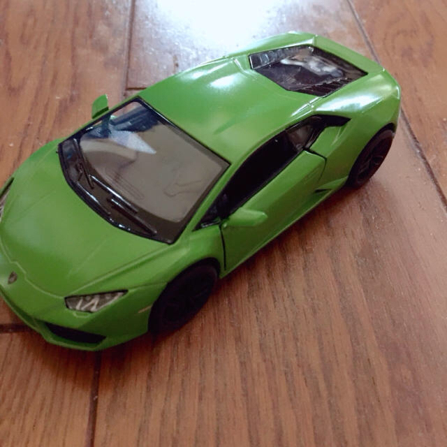 Lamborghini(ランボルギーニ)のまさと様専用ランボルギーニ ウラカン ミニカー３つ エンタメ/ホビーのおもちゃ/ぬいぐるみ(ミニカー)の商品写真