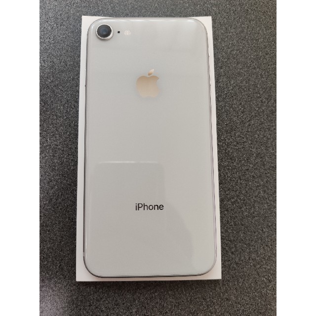 iPhone8 シルバー　64GBモデル　docomo