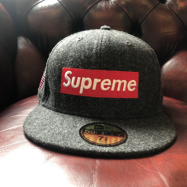 Supreme(シュプリーム)のtomo様専用supreme new era 7 3/8  メンズの帽子(キャップ)の商品写真