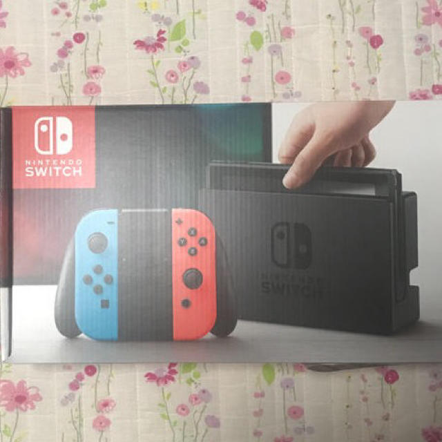 Nintendo Switch(ニンテンドースイッチ)のニンテンドースイッチ ネオンカラー新品未開封 エンタメ/ホビーのゲームソフト/ゲーム機本体(携帯用ゲーム機本体)の商品写真