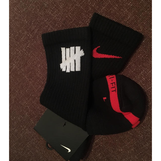 NIKE(ナイキ)のNIKE x UNDEFEATED SOCKS 靴下 メンズのレッグウェア(ソックス)の商品写真