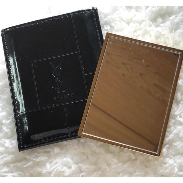 Yves Saint Laurent Beaute(イヴサンローランボーテ)の【美品･未使用】イヴ・サンローラン 手鏡 レディースのファッション小物(ミラー)の商品写真