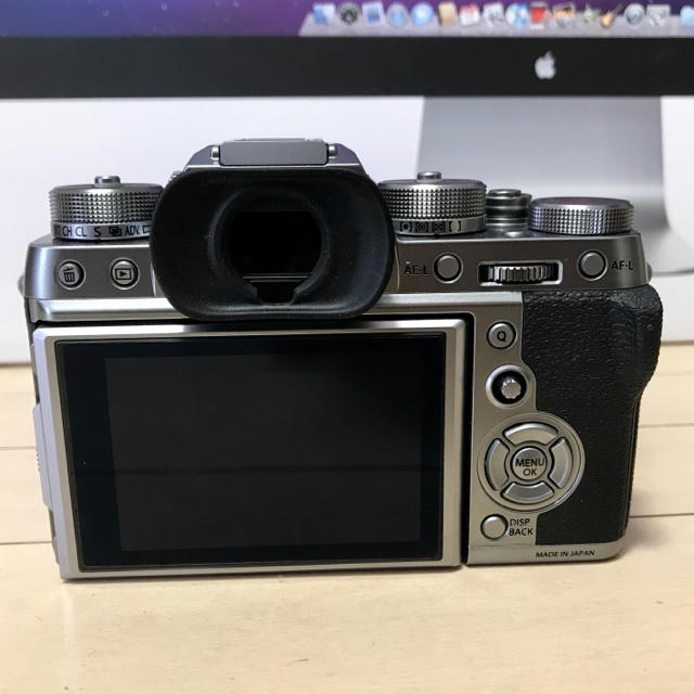 富士フイルム(フジフイルム)の美品 fujifilm x-t2 graphite silver edition スマホ/家電/カメラのカメラ(ミラーレス一眼)の商品写真