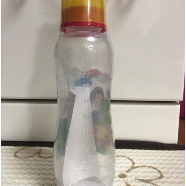 Disney(ディズニー)の白雪姫哺乳瓶 キッズ/ベビー/マタニティの授乳/お食事用品(哺乳ビン)の商品写真