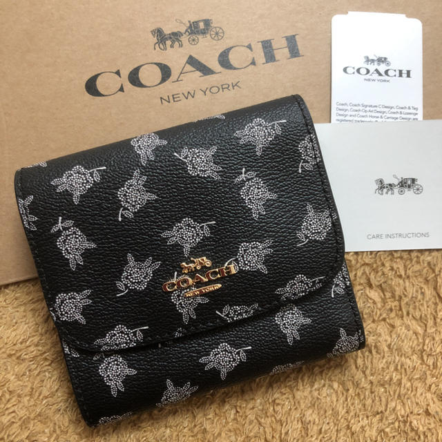 ☆新品 COACH コーチ 三つ折り財布 フラワーモチーフ