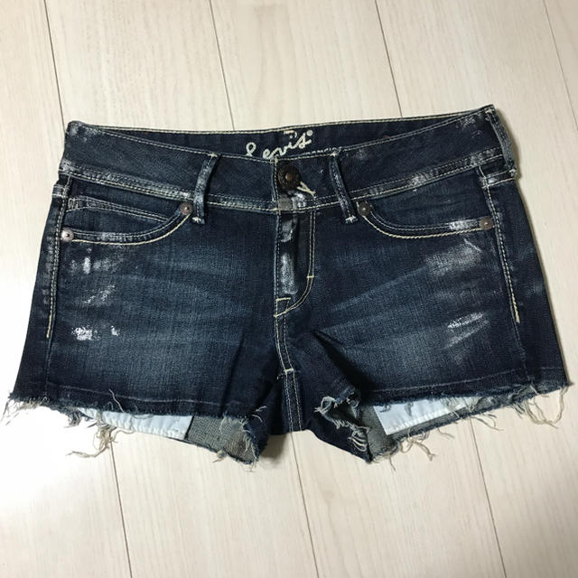 Levi's(リーバイス)のリーバイス デニムショートパンツ レディースのパンツ(ショートパンツ)の商品写真