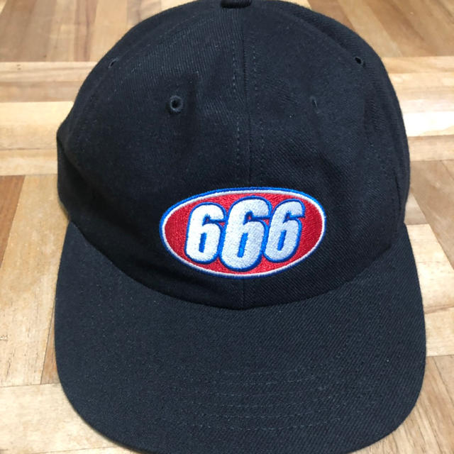 Supreme(シュプリーム)のsupreme 666 cap メンズの帽子(キャップ)の商品写真