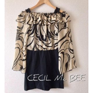 セシルマクビー(CECIL McBEE)のCECIL Mc BEE★ベージュ×ブラック★オフショルフリルワンピース (ひざ丈ワンピース)