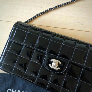 シャネル(CHANEL)の本物美品シャネルCHANELマトラッセ チョコバー黒エナメルチェーンショルダー(ショルダーバッグ)