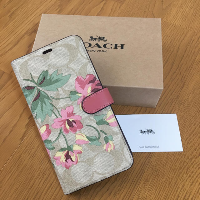 COACH(コーチ)の{Coach}新作シグネチャー&ピンクフラワーiPhoneケースXR用 スマホ/家電/カメラのスマホアクセサリー(iPhoneケース)の商品写真