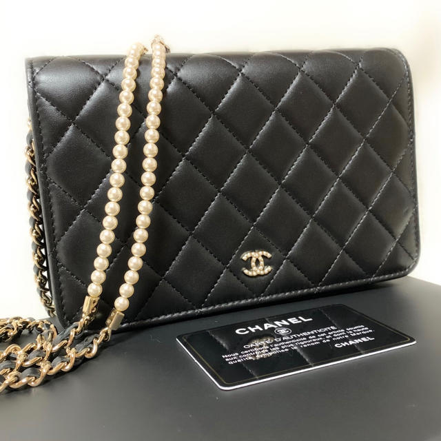 ショルダーバッグCHANEL 本物 マトラッセ ラムスキン パール チェーンウォレット 2019