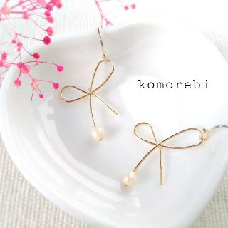 ❁３点で500円引き❁　りぼん&クリーミーパール　(ピアス)