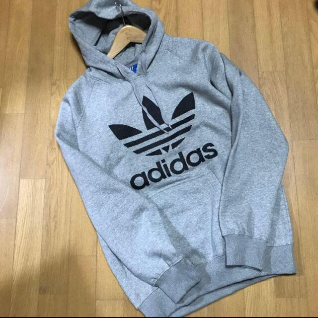 adidas(アディダス)のアディダスパーカーグレー黒チャンピオン メンズのトップス(パーカー)の商品写真