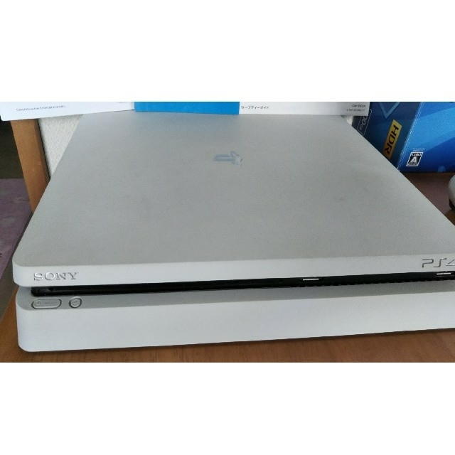 PlayStation4(プレイステーション4)のSONY PS4 グレーシャーホワイト500GB エンタメ/ホビーのゲームソフト/ゲーム機本体(家庭用ゲーム機本体)の商品写真