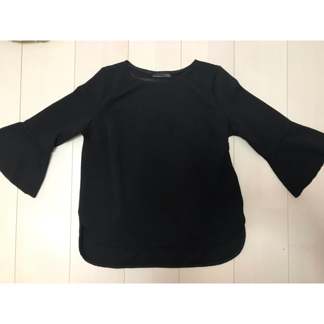 ZARA(ザラ)の☆ZARA☆袖フリルカットソー レディースのトップス(カットソー(長袖/七分))の商品写真