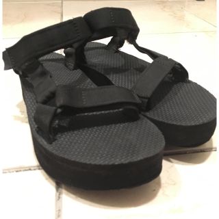 テバ(Teva)の【値下げ中】tevaテバ 厚底サンダル 23cm ブラック(サンダル)