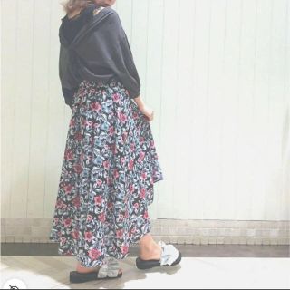 ダブルクローゼット(w closet)のwcloset アシメ 花柄リボン付きラップ風スカート リネン(ロングスカート)