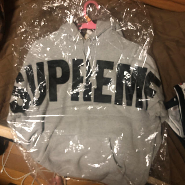 supreme パーカー