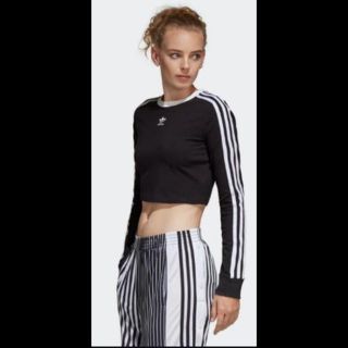 adidas - adidas originals 3ストライプ クロップド丈Tシャツの通販