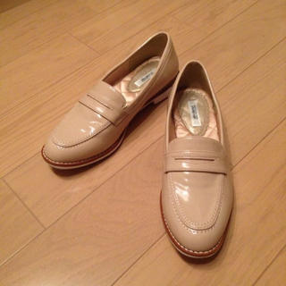 ピンクベージュエナメルローファー(ローファー/革靴)