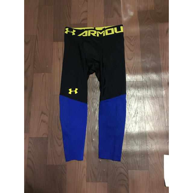 UNDER ARMOUR(アンダーアーマー)の30%オフ アンダーアーマー MD レギンス 7分丈 ブラック ブルー イエロー メンズのレッグウェア(レギンス/スパッツ)の商品写真