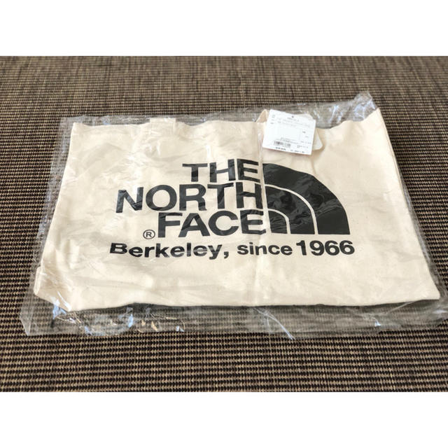 THE NORTH FACE(ザノースフェイス)の19年モデル 新品 未使用 ノースフェイス オーガニックコットン トート  黒 レディースのバッグ(トートバッグ)の商品写真