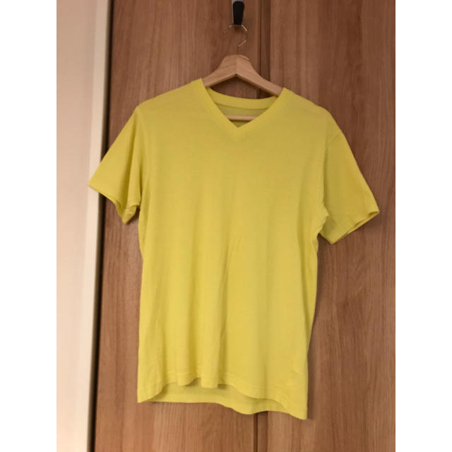 UNIQLO(ユニクロ)のユニクロ ＶネックTシャツ イエロー M メンズのトップス(Tシャツ/カットソー(半袖/袖なし))の商品写真