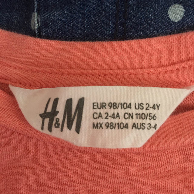 H&M(エイチアンドエム)のH&M Tシャツデニムレギンスセット キッズ/ベビー/マタニティのキッズ服女の子用(90cm~)(Tシャツ/カットソー)の商品写真