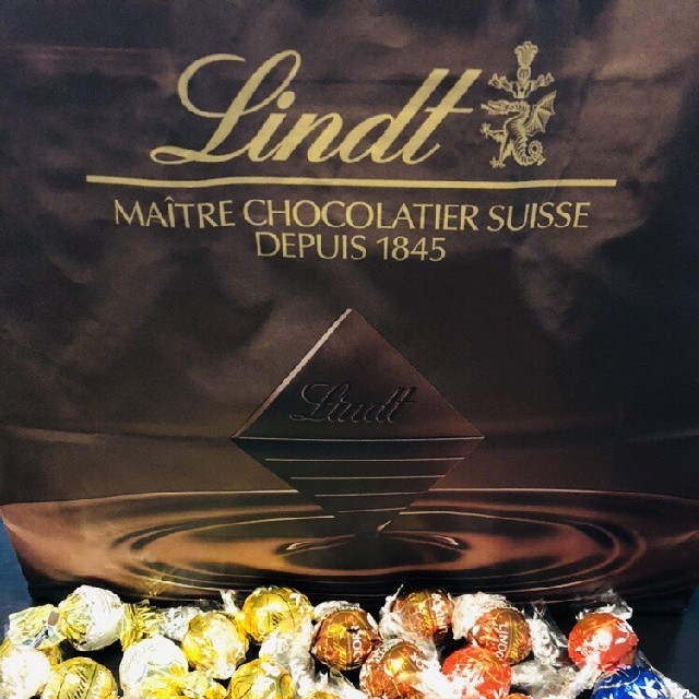 Lindt(リンツ)のティラミス様専用 リンドールチョコレート 食品/飲料/酒の食品(菓子/デザート)の商品写真