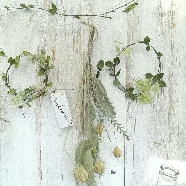グリーンの小花のリース &  スワッグの ガーランド ハンドメイドのフラワー/ガーデン(ドライフラワー)の商品写真
