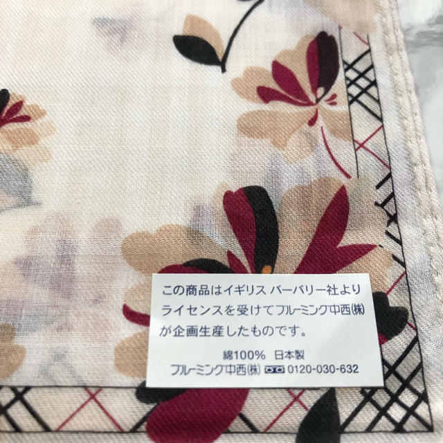 BURBERRY(バーバリー)の【新品未使用】BURBERRY 花柄 ハンカチ ノバチェック レディースのファッション小物(ハンカチ)の商品写真