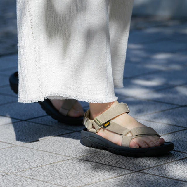 アーバンリサーチドアーズ teva 別注ベージュbeige