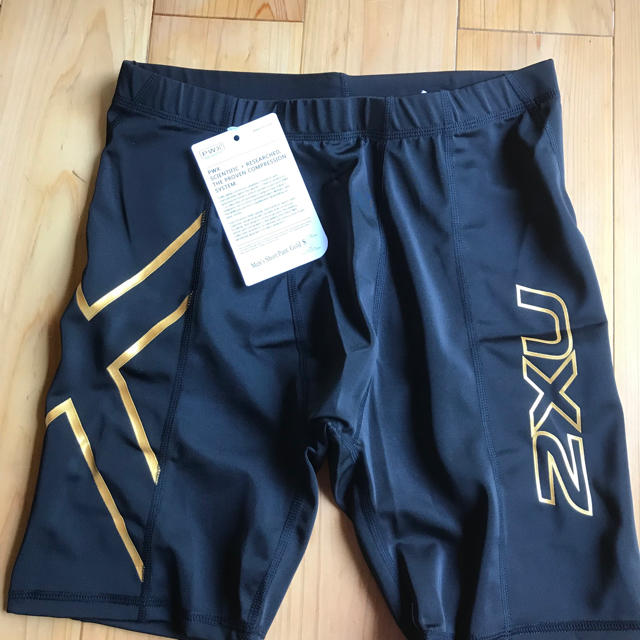 2XU(ツータイムズユー)の2XU   メンズ ショートパンツ Sサイズ gold  メンズのパンツ(ショートパンツ)の商品写真